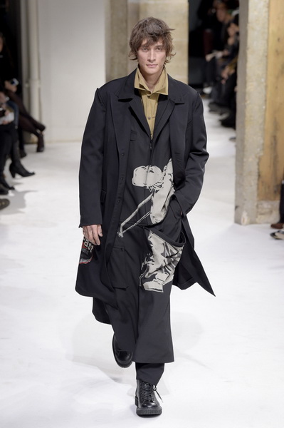 Yohji Yamamoto осень-зима 2017 (73022- Yohji- Yamamoto-AW-2017-01.jpg)